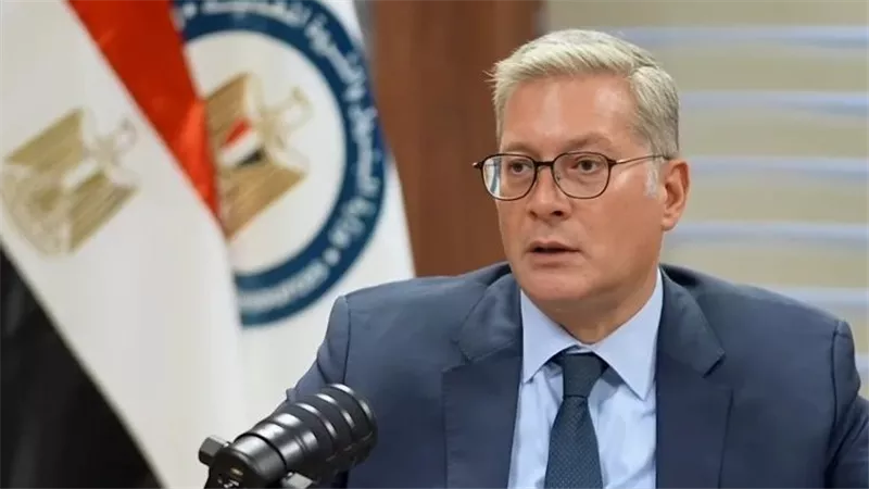 وزير البترول يعلن حركة تنقلات جديدة لتطوير الأداء بشركات القطاع
