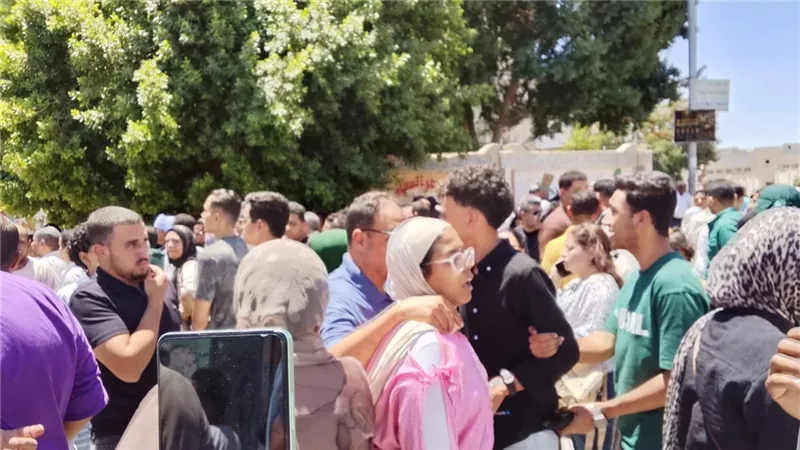 بالأسماء.. إصابة 10 طالبات بحالات إغماء وهبوط وارتفاع ضغط الدم أثناء امتحان الفيزياء بالشرقية