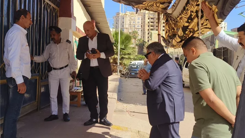 بالصور.. محافظ الدقهلية يتفقد لجان امتحانات الثانوية العامة في المنصورة 