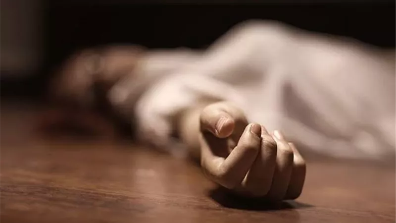 خلافات انتهت بجريمة.. زوج يقتل زوجته طعنًا داخل منزلهما في مدينة بدر