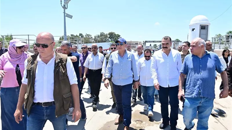 وزير الري يتفقد قناطر إدفينا على فرع رشيد لمتابعة كفاءة التشغيل