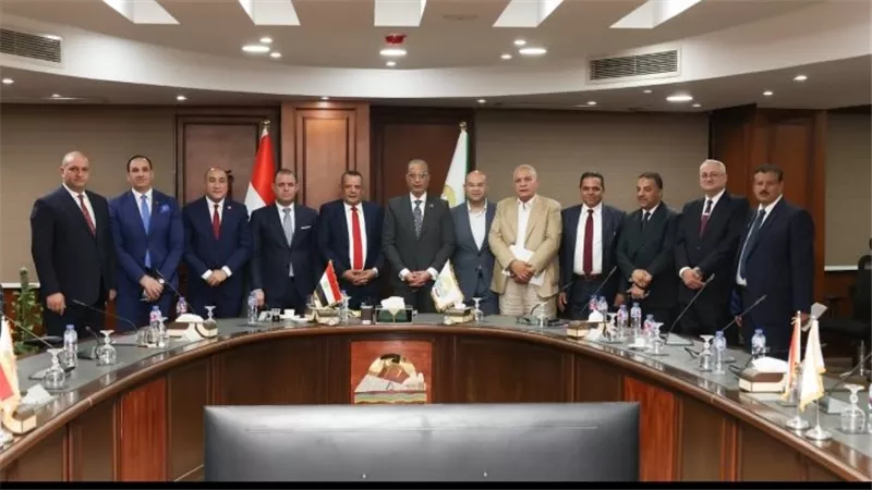 حماة الوطن يضع مطالب أهالي الجيزة أمام المحافظ.. والصحة والمواصلات والصرف في الصدارة