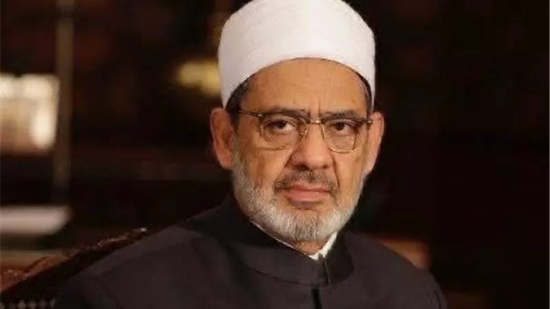 مشاركة واسعة في العزاء.. قيادات دينية تنعي والدة رئيس جامعة الأزهر الأسبق
