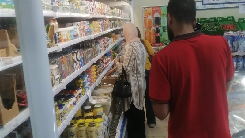 ضبط 4 أطنان من السلع مجهولة المصدر خلال حملات رقابية بالشرقية