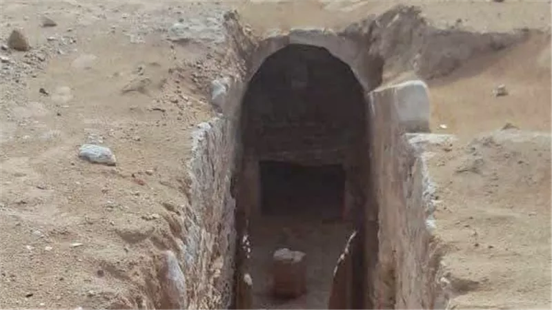 18 مقبرةوتابوت جرانيتي ولسان ذهبي.. اكتشافات جديدة في مدينة مارينا العالمين