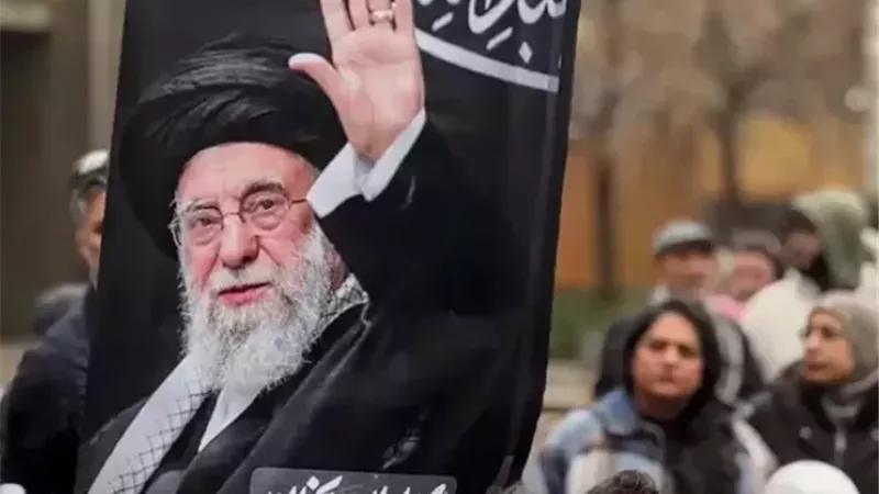 وعود بالانتقام ورسائل تهديد لترامب.. ماذا قال قادة إيران في وداع خامنئي؟