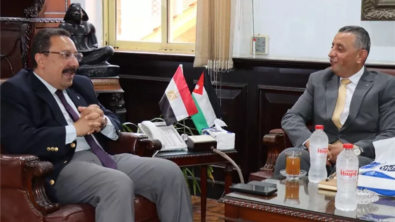 رئيس جامعة الإسكندرية يستقبل الملحق الثقافي الأردني لبحث تعزيز التعاون ودعم الطلاب الوافدين