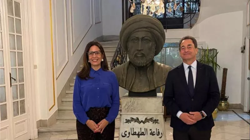 وزيرة الثقافة تلتقي السفير الفرنسي بالقاهرة لوضع آليات تنفيذية لمخرجات جولة مباحثات باريس