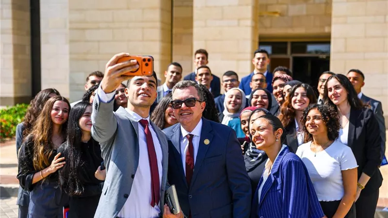 رسالة ملهمة للشباب.. وزير التخطيط يفتح أبواب القيادة أمام طلاب الجامعات