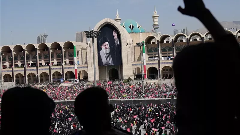 بمأتم خامنئي.. كيف تحولت آيات العزاء في طهران إلى قذائف دبلوماسية مشفرة؟ 