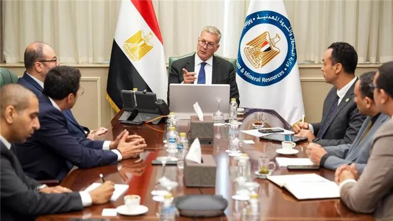  الذكاء الاصطناعي يقود طفرة جديدة بقطاع البترول.. تعاون بين الوزارة وSLB لزيادة الإنتاج
