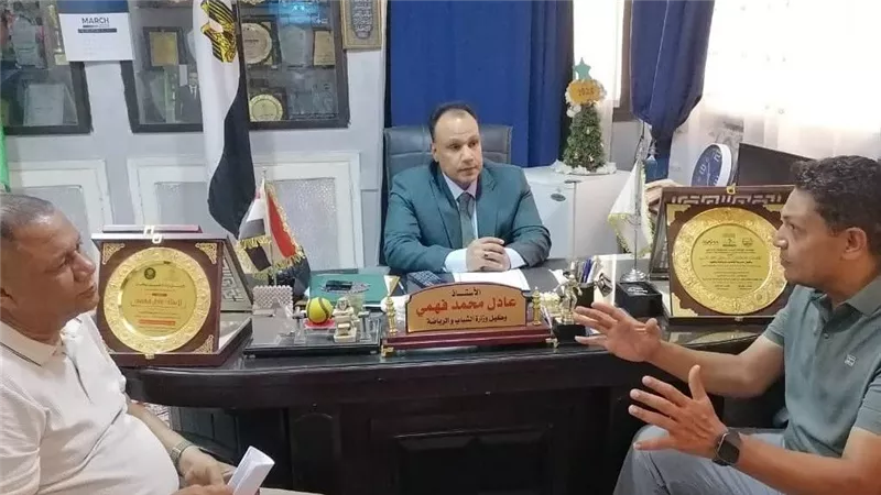 وكيل الشباب والرياضة بالفيوم يستقبل المدير التنفيذي لنادي بريميرو للاستعداد لإذاعة المباراة المقبلة