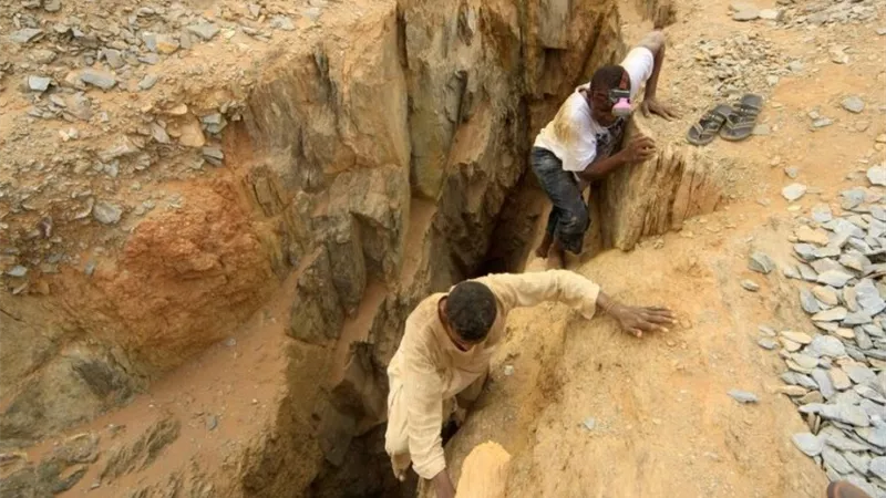 حبس 3 متهمين 15 يومًا بتهمة الحفر بحثًا عن الذهب في قنا