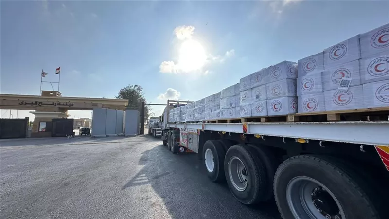 «زاد العزة 229».. مصر تدفع بأكثر من 3500 طن مساعدات جديدة إلى غزة