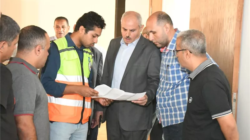 قبل انطلاق الدراسة.. رئيس جامعة قناة السويس يتفقد اللمسات النهائية لمبنى كلية الألسن