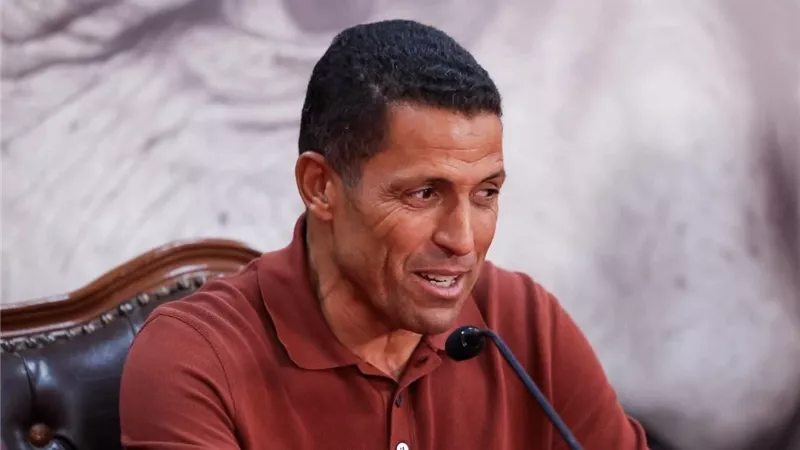 أول تعليق من عموتة بعد فوز الأهلي على زد