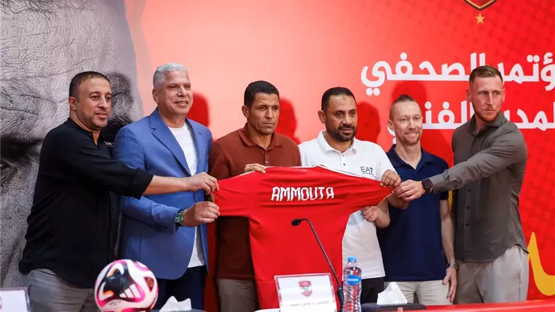 الحسين عموتة يعلن أسماء الجهاز الفني المعاون