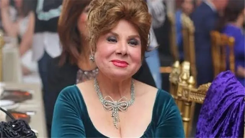 فيديو مشاجرة فادية عبد الغني.. اتهامات متبادلة بعد تصادم سيارتين