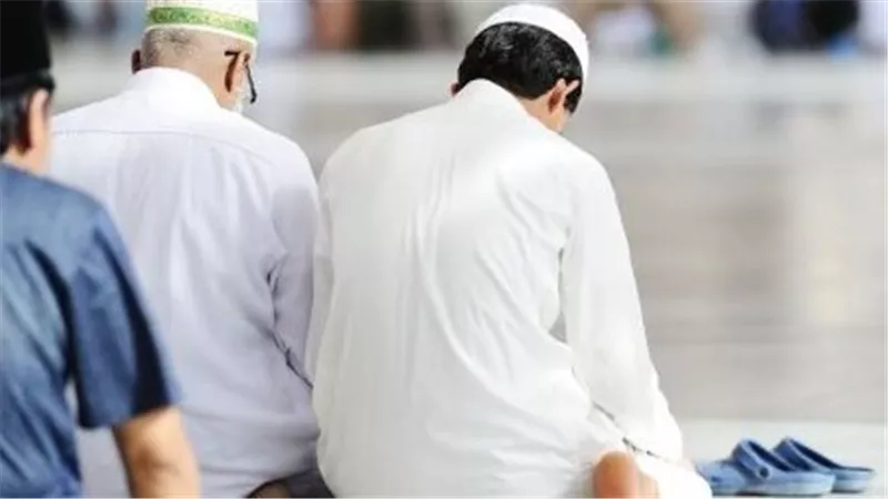 دار الإفتاء توضح حكم النوم بعد سماع أذان الفجر دون أداء الصلاة