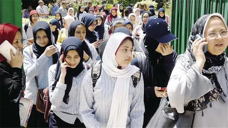 الأسئلة صعبة.. تباين آراء طلاب الثانوية العامة في امتحاني الفيزياء والتاريخ 2026