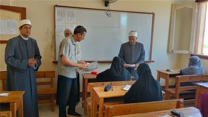 بالصور.. طلاب العلمي بالثانوية الأزهرية بالإسماعيلية يؤدون آخر أيام الامتحانات