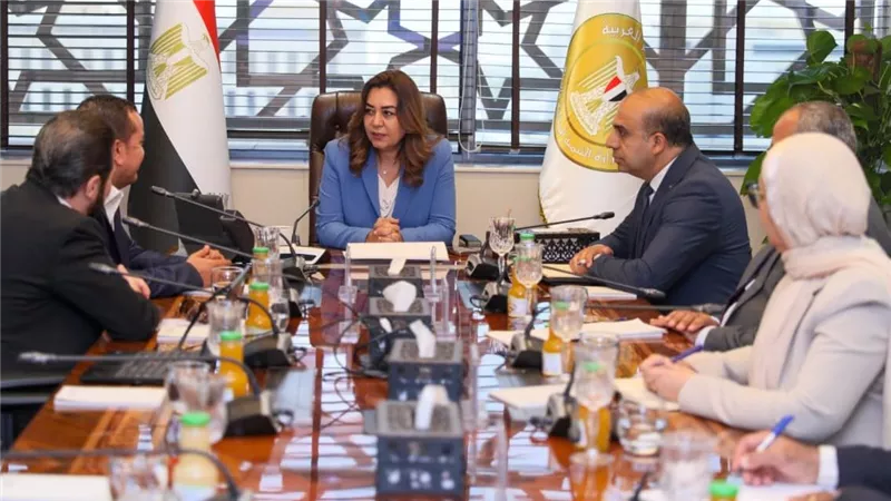 التنمية المحلية والبيئة تبحث إطلاق شبكة رقمية لجمع الأدوية الراكدة من المنازل