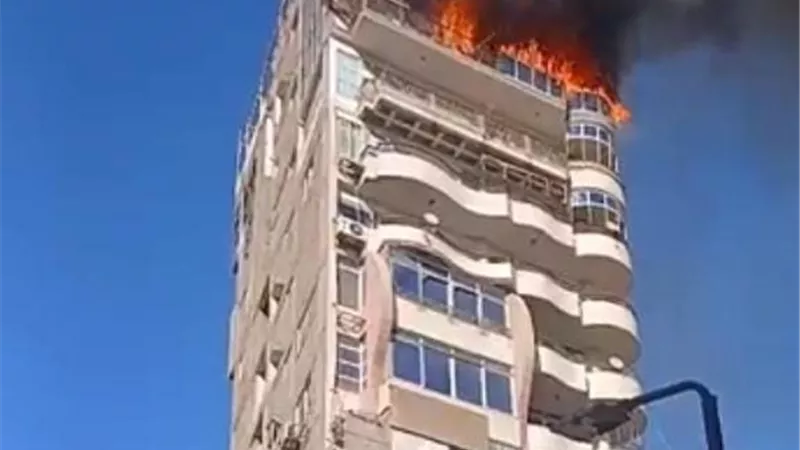 النيران تلتهم شقة سكنية بالطابق السادس بسوهاج.. والحماية المدنية تدخل