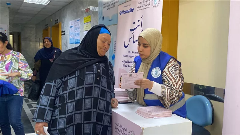 ضمن مبادرة أنتِ الأساس.. الكشف الطبي على 350 سيدة بسمالوط بالمنيا