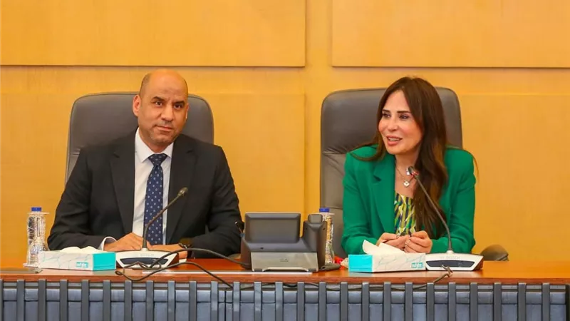 الإسكان والعمل يتفقان على خطة مشتركة لإعداد عمالة فنية تواكب المشروعات القومية