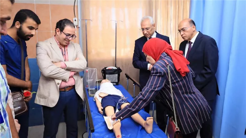 ضمن احتفالات اليوبيل الذهبي.. رئيس جامعة المنيا يفتتح معمل مهارات طب الأطفال