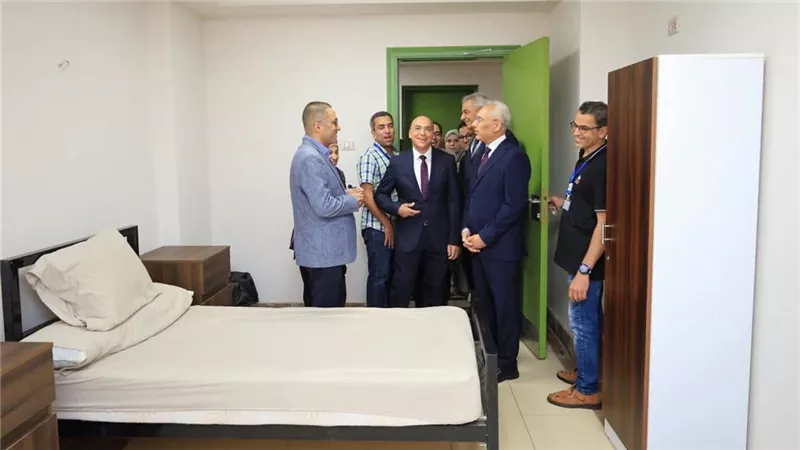 رئيس جامعة المنيا يفتتح السكن الفندقي للأطباء بالمدينة الطبية
