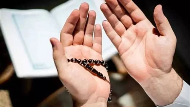 أدعية عظيمة أوصى بها النبي ﷺ.. كلمات جامعة تُرجى بها استجابة الدعاء