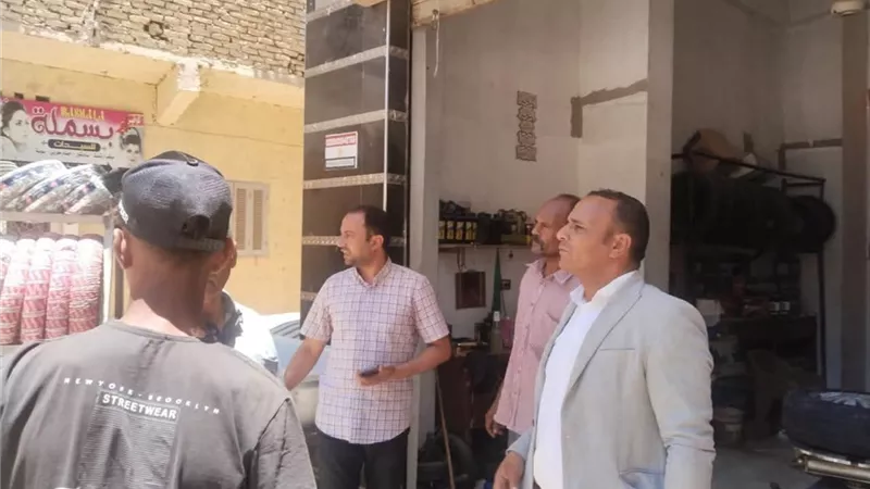 تشميع 10 محال بمركزي بني مزار ومطاي لمزاولتها النشاط دون ترخيص