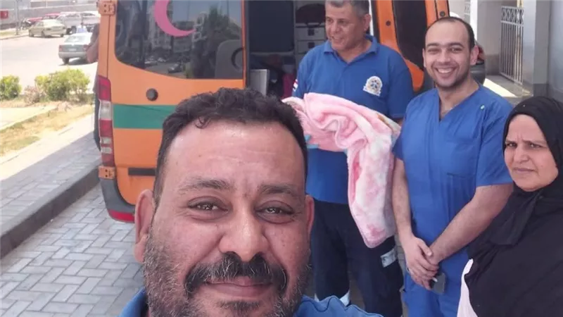 حالة طارئة وإشارة عاجلة.. سيدة تضع مولودها داخل سيارة إسعاف بالإسماعيلية