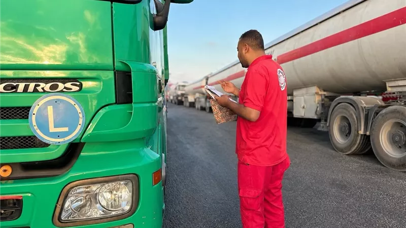 أكثر من 2635 طنًا بقافلة الهلال الأحمر الجديدة إلى غزة