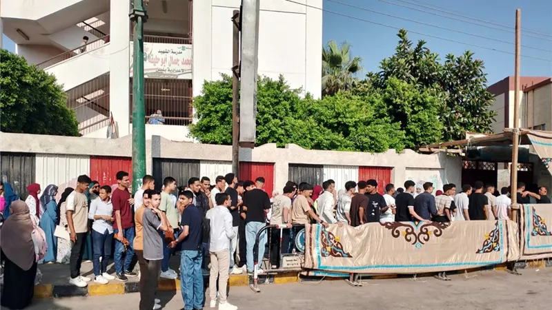 هدوء داخل لجان المنيا.. لا حالات غش أو شكاوى في امتحانات الثانوية العامة