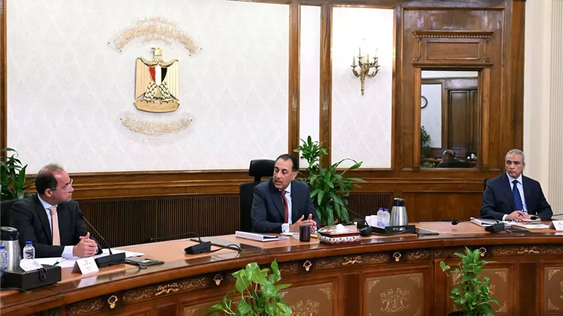 رئيس الوزراء يتابع مستجدات الموقف التنفيذي لمشروعات الطاقة الجديدة والمتجددة
