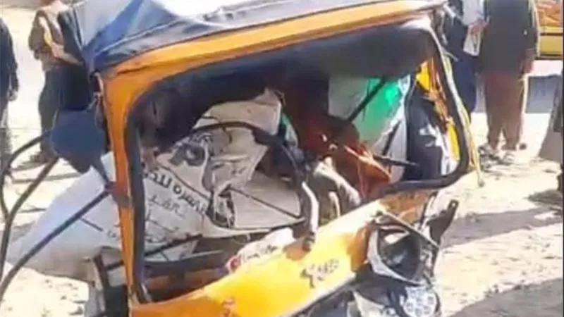حادث مأساوي بالمنيا.. مصرع شاب وإصابة اثنين من أسرته في انقلاب توك توك