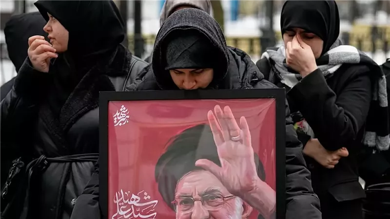 إيران: سنثأر لموت خامنئي ولن يكون البيت الأبيض آمنًا لترامب بعد الآن