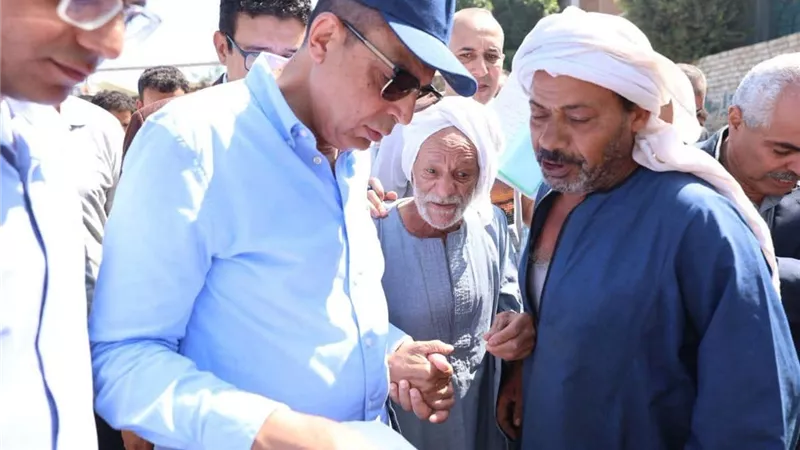 إعانات ووحدات سكنية وأكشاك.. قرارات جديدة من محافظ المنيا لأهالي جزيرة شارونة
