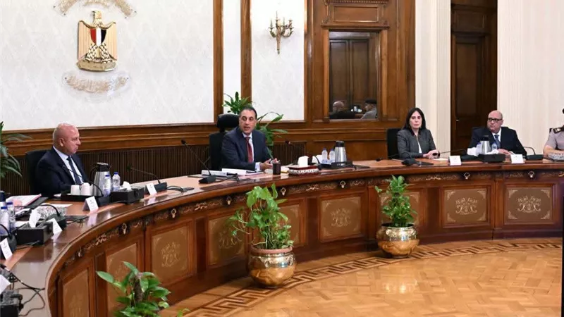 رئيس الوزراء يتابع مستجدات الموقف التنفيذي لمشروع تنمية مدينة رأس الحكمة