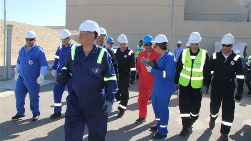 جولة ميدانية لرئيس هيئة البترول بمشروعات مستودعات الوقود الاستراتيجية برأس غارب