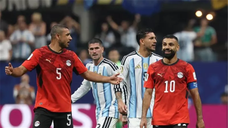 أبوريدة يكشف كواليس حديثه مع كولينا بشأن هدف مصر الملغي أمام الأرجنتين