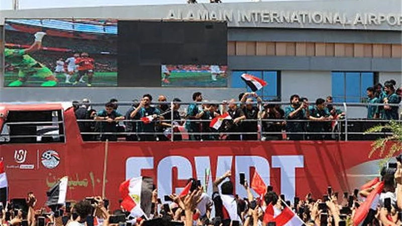 حافلة منتخب مصر تغادر إلى ستاد القاهرة استعدادًا لحفل التكريم