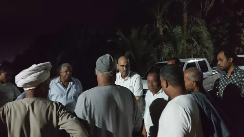 السكرتير العام لمحافظة قنا يتابع إخلاء منزل آيل للسقوط مساعدته مالكه لاستخراج ترخيص