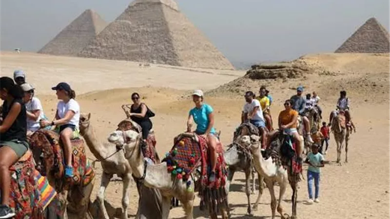 ما وراء غرامة الـ10 آلاف جنيه.. لماذا شدد قانون العقوبات على مضايقات السائحين؟