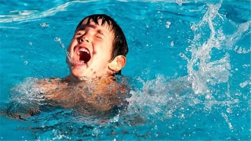 بعد وفاة الطفل إياد.. حبس مدير حمام سباحة غزل المحلة و3 مسؤولين 
