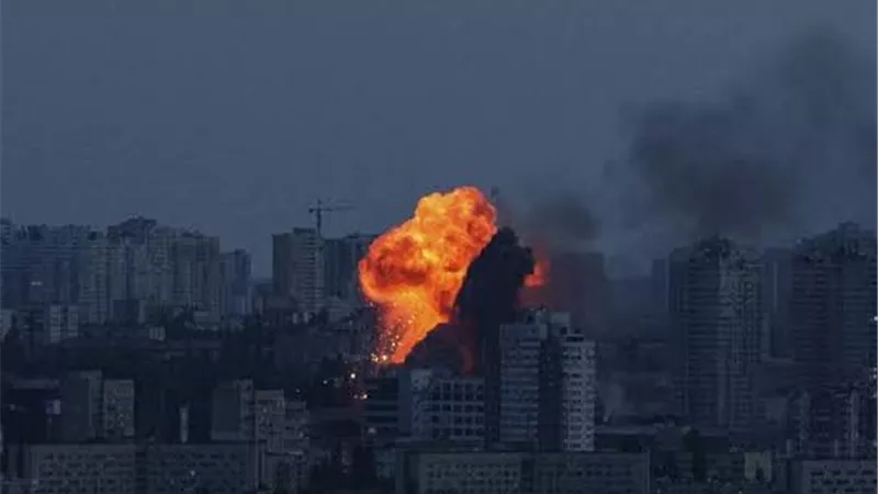 تصاعد التوترات.. روسيا تعاود قصف كييف بالصواريخ الباليستية