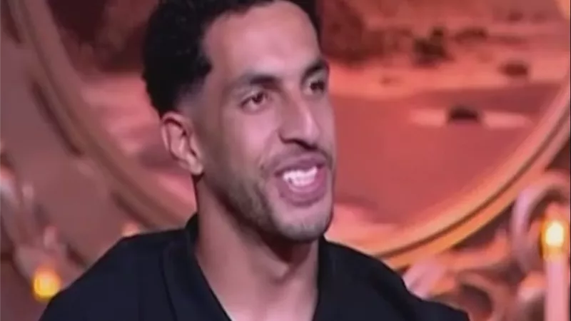 أول تعليق من مصطفى شوبير على حدف التيشيرت لمعجبة وصورة المكاملة الشهيرة