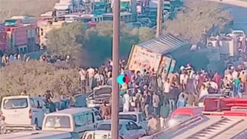 إصابة 5 أشخاص في حادث تصادم 3 سيارات بصحراوي الإسكندرية 
